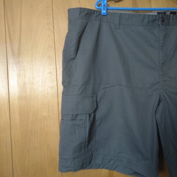 Red Head Men's Size 54 Flat Front Khaki Green Cargo Shorts - Picture 3 of 4